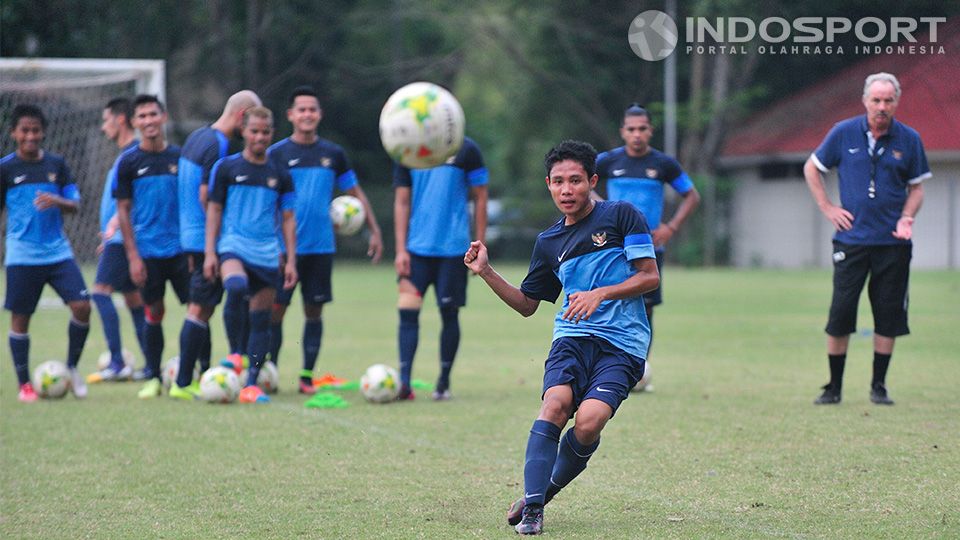 Evan Dimas saat menjalani latihan bersama timnas senior di Lapangan Sekolah Pelita Harapan Karawaci, Tangerang, Banten. Copyright: &copy; Ratno Prasetyo/INDOSPORT
